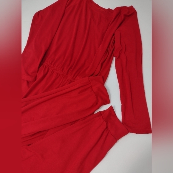 Pretty garden.  Red jumpsuit size (XL) - Picture 8 of 13